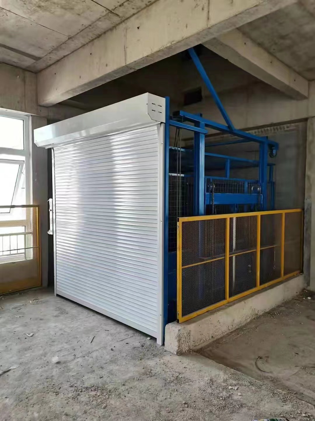 卷帘门式升降货梯